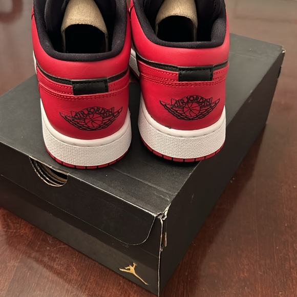 Air Jordan 1 Low (GS) - Picture 3 of 8